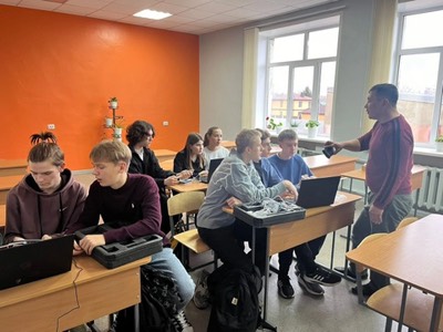 Занятие объединения "Прикладная физика".